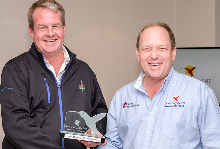 David Alcock reçoit à titre honorifique son trophée Little Bird